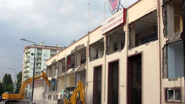 Stad ışıklanıyor! Stad ışıklanıyor!